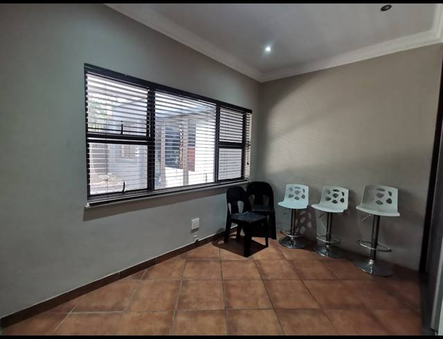 190M² OFFICE TO LET IN BEYERS PARK